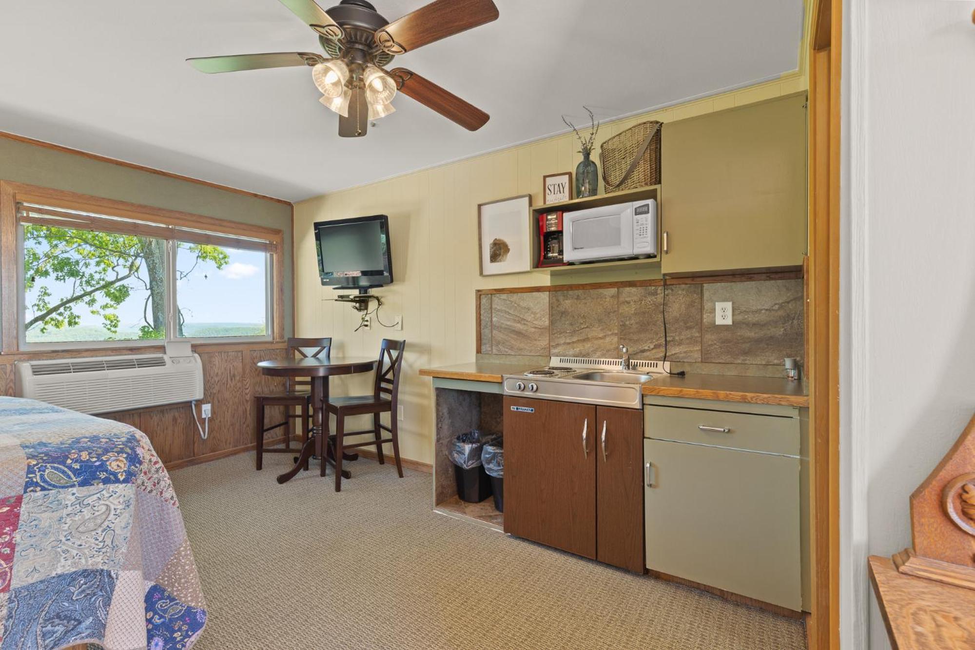 Roadrunner Inn And Log Cabins يوريكا سبرينغز المظهر الخارجي الصورة
